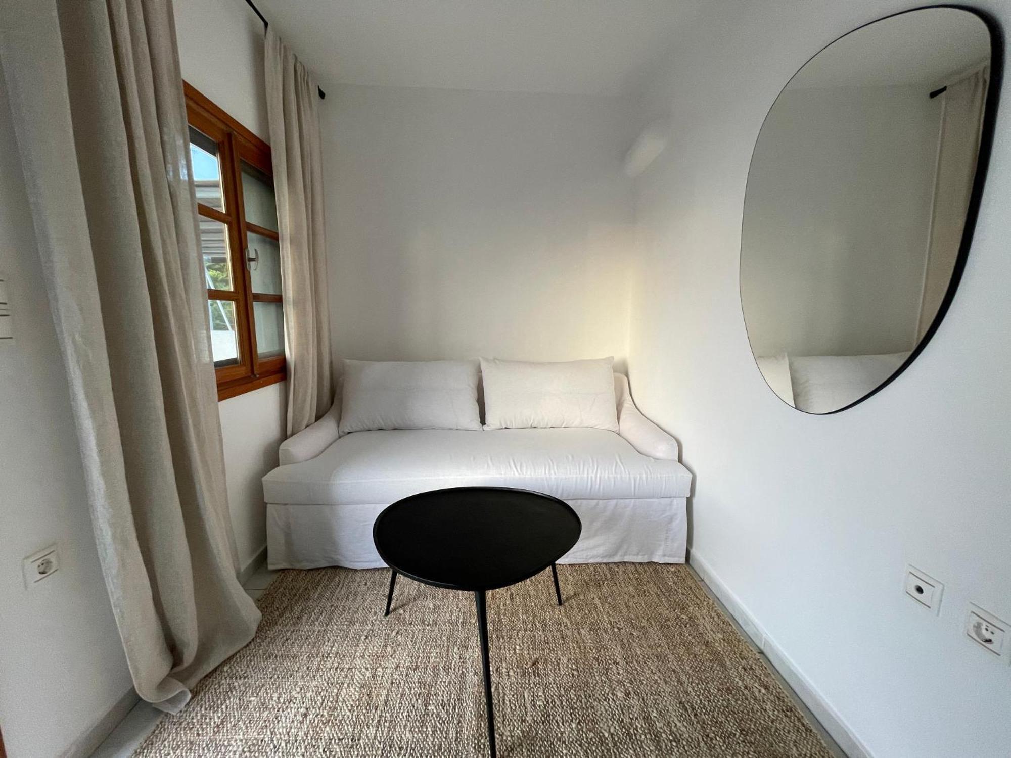 Eight Dimensions Capari Suites Elafonisos Værelse billede